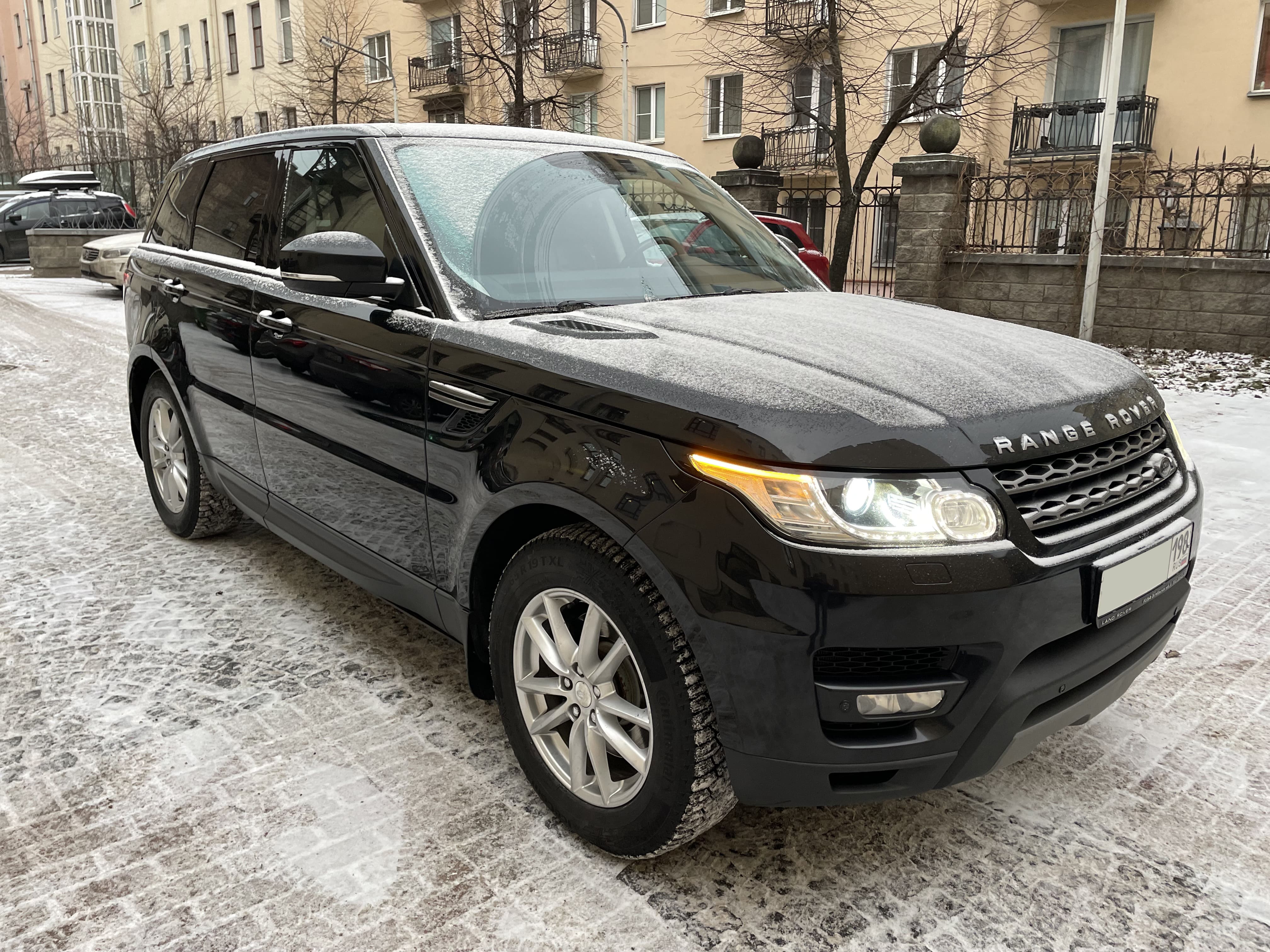 Аренда и прокат автомобиля Range Rover Sport без водителя в  Санкт-Петербурге (СПб)