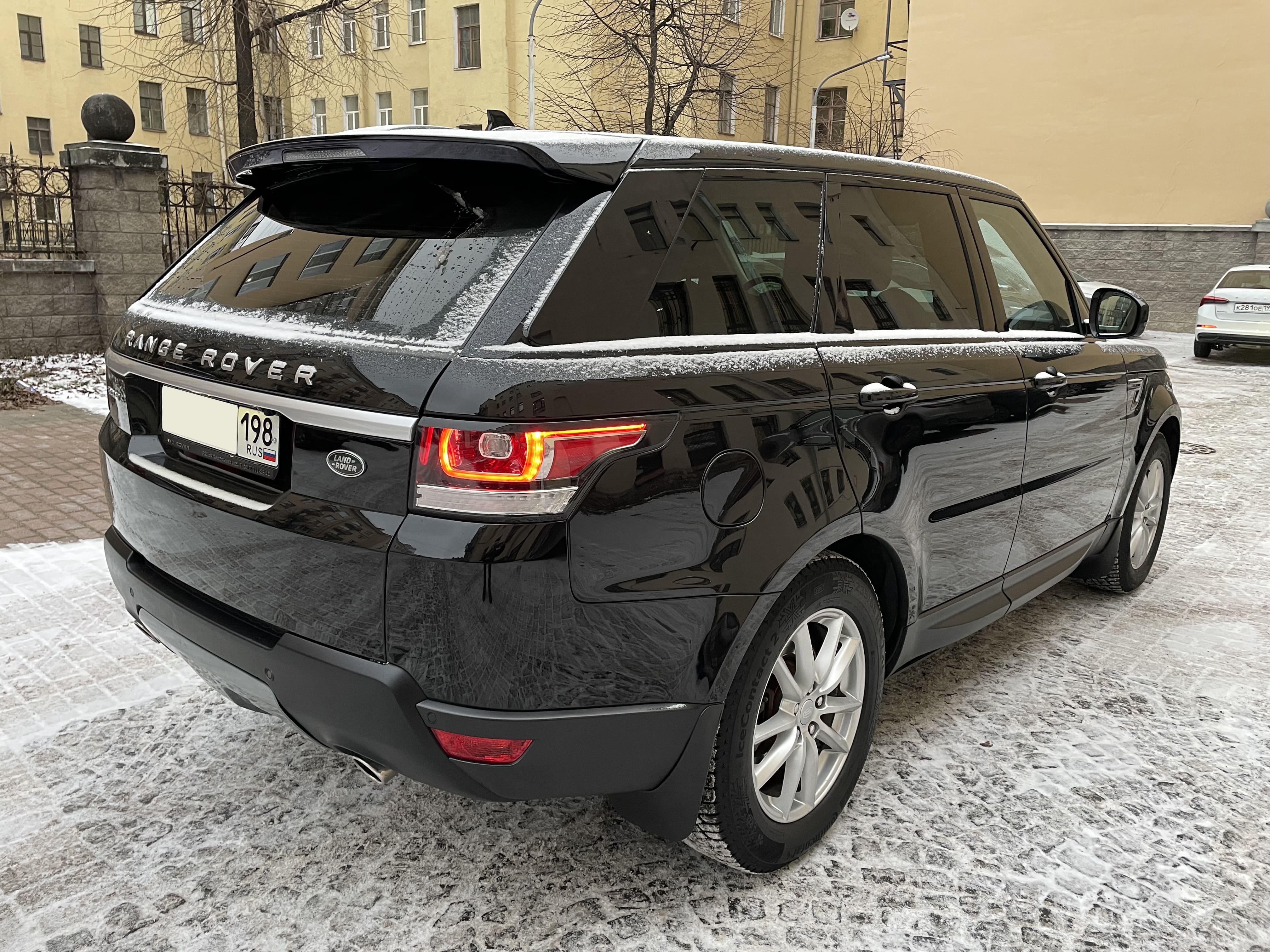 Аренда и прокат автомобиля Range Rover Sport без водителя в Санкт-Петербурге  (СПб)